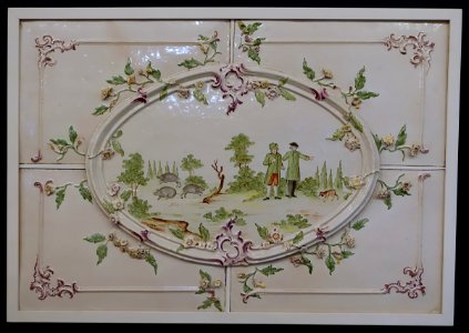 Plate with painting of wild swine and men, by Johann Andreas Bechdolff, Schrezheim Fayencemanufaktur, 1761-1762, faience - Mainfränkisches Museum - Würzburg, Germany - DSC05016
