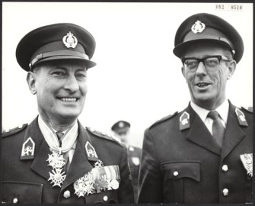 Plechtigheden, afscheid, bevelhebbers, Rijn WV, Veen FV, Bestanddeelnr 092-0510