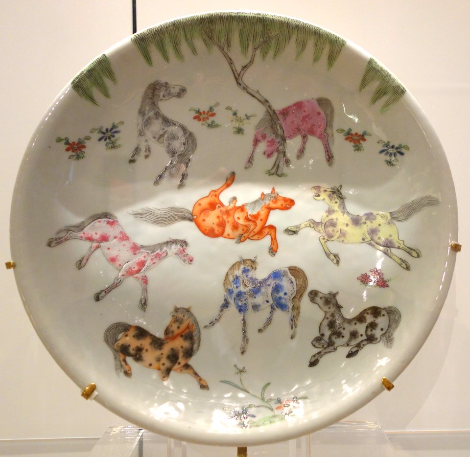 Plate with King Mu's eight horses, China, Qing dynasty, 1722-1735, glazed porcelain - Royal Ontario Museum - DSC04295