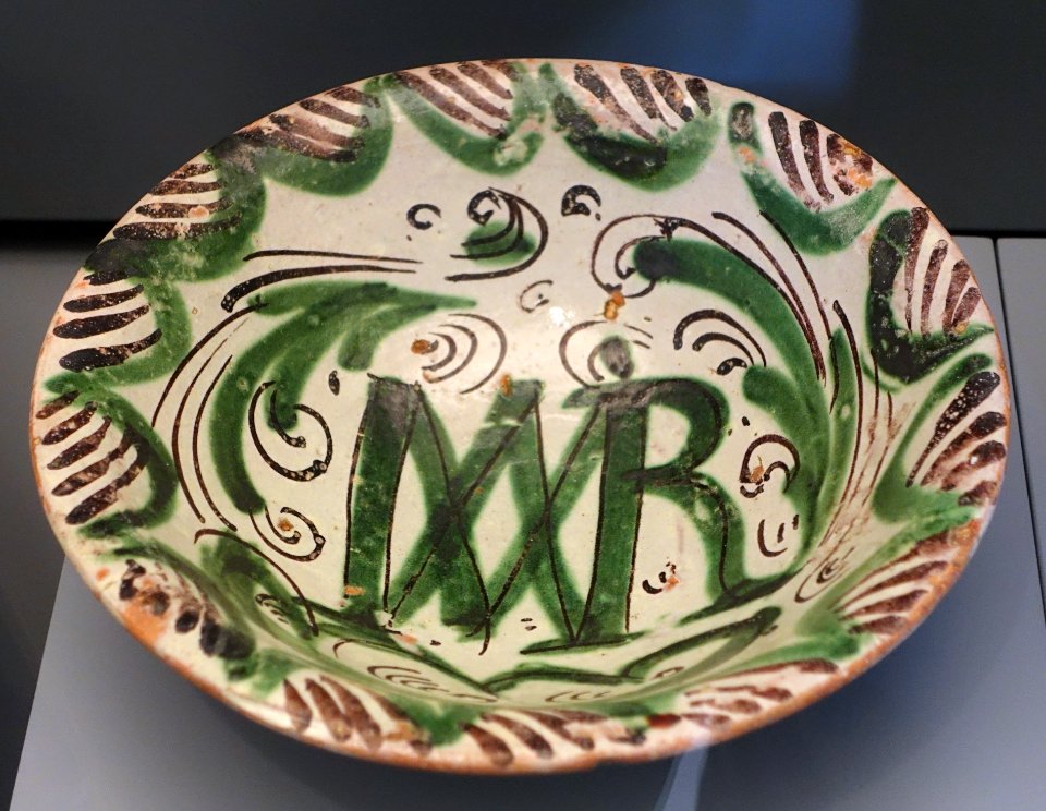 Plate with inscription MAR, Teruel, Spain, 16th century AD, ceramic - Museo Nacional de Artes Decorativas - Madrid, Spain - DSC08200