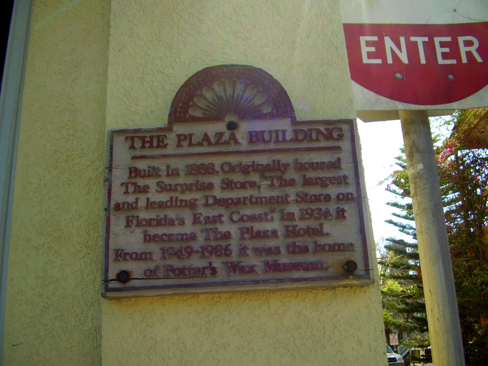 PlazaBuildingStaUGUSTIne