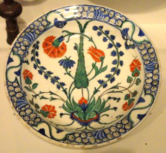 Plate with Carnation, Tulip, Hyacinth, and Cypress, c. 1575, Ottoman dynasty, Iznik, Turkey - Sackler Museum - DSC02525
