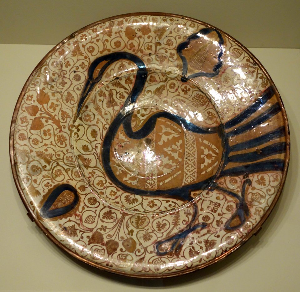 Plate with bird design, Spain, Hispano-Moresque, 16th century, earthenware with overglaze painting in blue and luster - Cincinnati Art Museum - DSC04149
