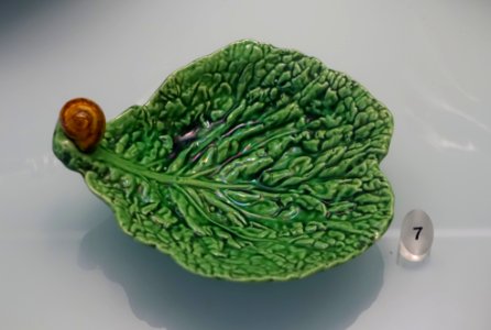 Plate for serving olives, Fabrica de Faiancas de Caldas da Rainha, 1901, faience - Museu Nacional de Soares dos Reis - Porto, Portugal - DSC00362