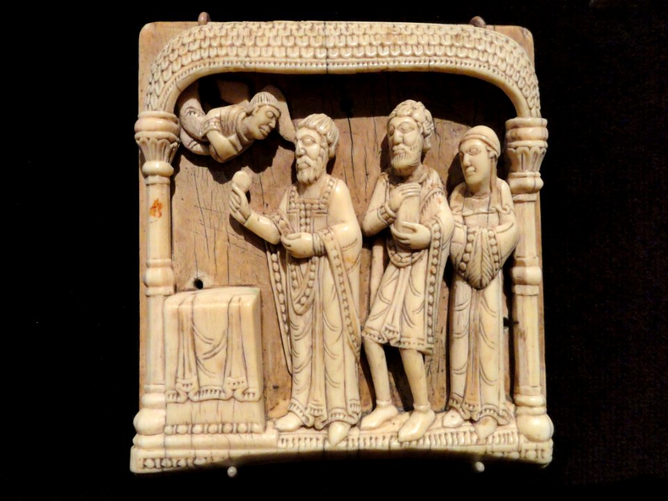Plaque from a Portable Altar, Zacharias at the Altar, about 1100-1125 AD, German, Rhine Valley, perhaps Cologne, ivory - Cleveland Museum of Art - DSC08593