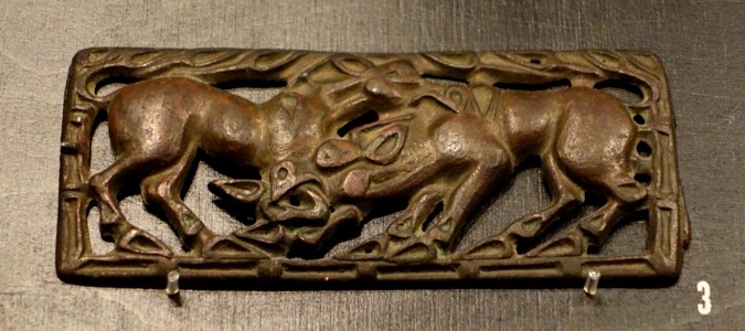 Plaque depicting two kulans (wild asses) fighting, Xiongnu, c. 100 BC, openwork bronze - Östasiatiska museet, Stockholm - DSC09563