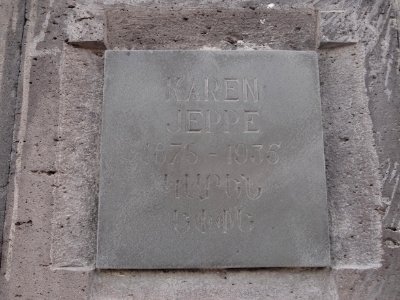 Plaque at Tsitsernakaberd for Karen Jeppe