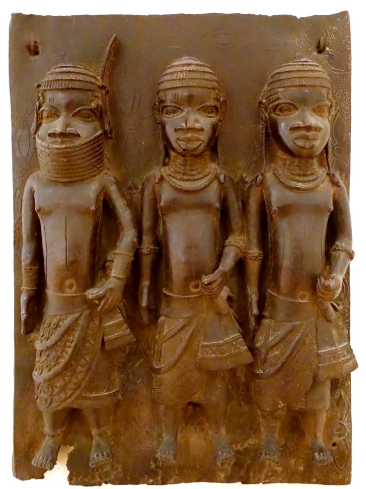Plaque, Benin Kingdom, c. 1600 AD, brass - Museum Berggruen - DSC03768