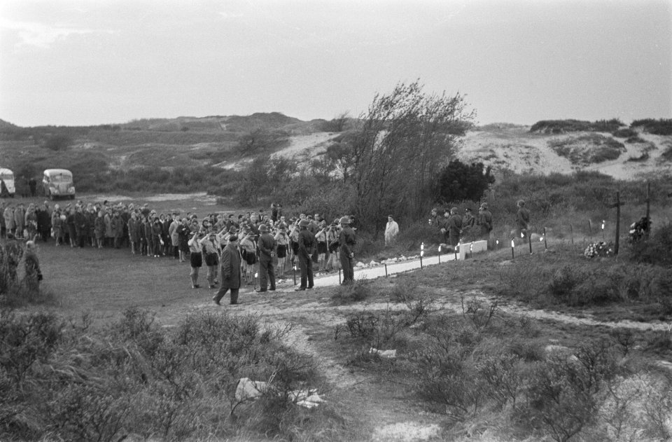 Plechtigheden bij de Dodenherdenking op de Waalsdorpervlakte, Bestanddeelnr 916-3886