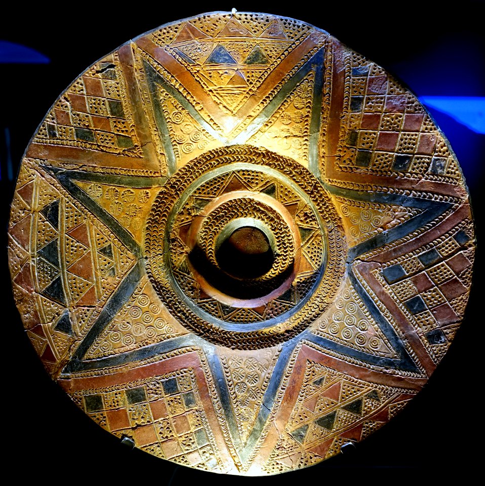 Plate with geometric design, Hallstatt culture grave goods, Albstadt-Lautlingen, 'Kriegsäcker', Zollernalbkreis, 8th to 7th century BC, ceramic - Landesmuseum Württemberg - Stuttgart, Germany - DSC02800