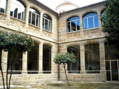 Plasencia - Claustro del Convento de San Vicente Ferrer (Parador de Turismo) 02