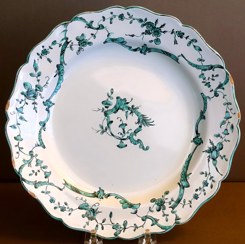 Plate, Veuve Perrin, France, Marseilles, 1753-1780, tin-glazed earthenware - Wadsworth Atheneum - Hartford, CT - DSC05559