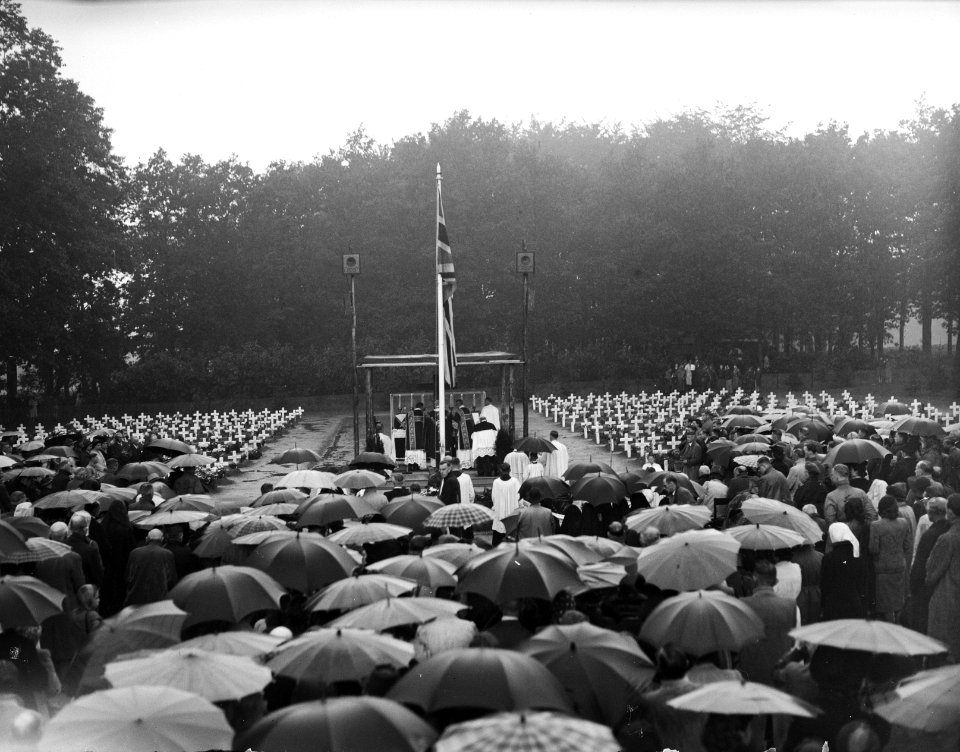 Plechtige Herdenkingsdienst Slag om Arnhem op het Airborne Kerkhof te Oosterbeek, Bestanddeelnr 901-9161
