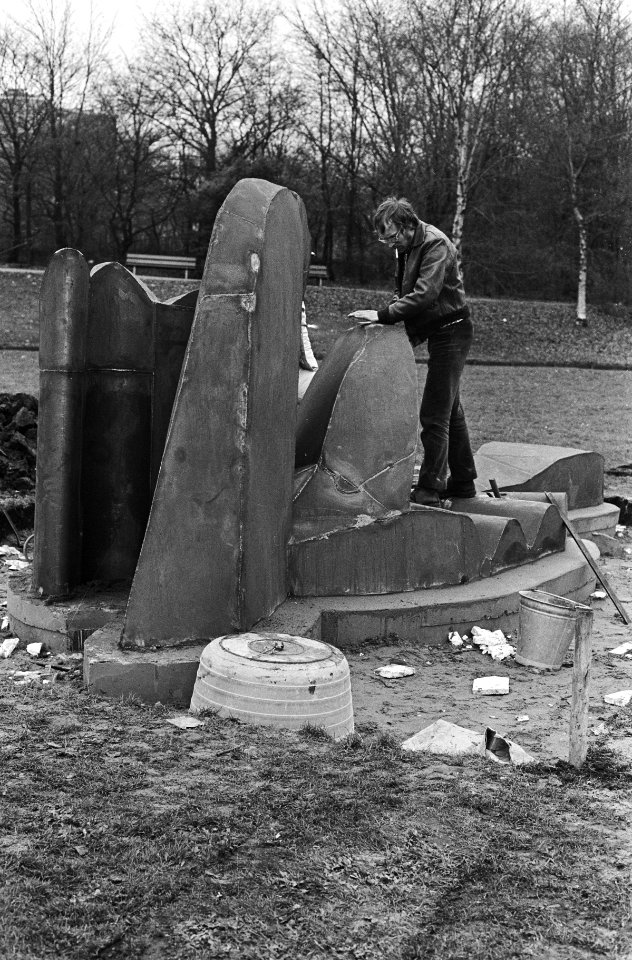 Plastic van Bart van der Weijer in Beatrixpark, Amsterdam, Bestanddeelnr 924-0840