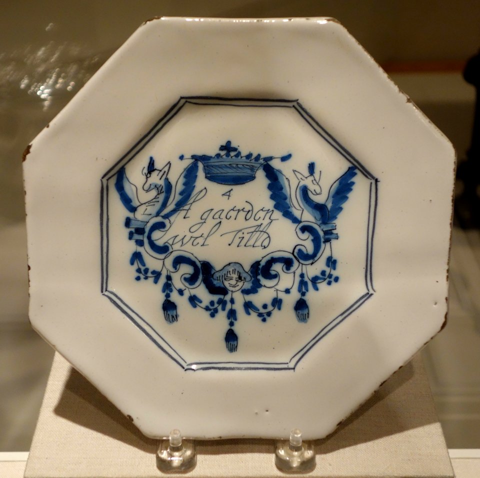 Plate, made in Holland, 1680-1705, tin-glazed earthenware - Winterthur Museum - DSC01460