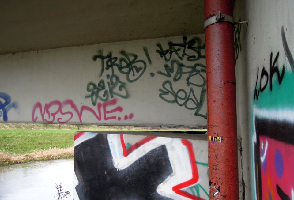 Pleißebrücke die S 46 überführend -Widerlager- im April 2018a