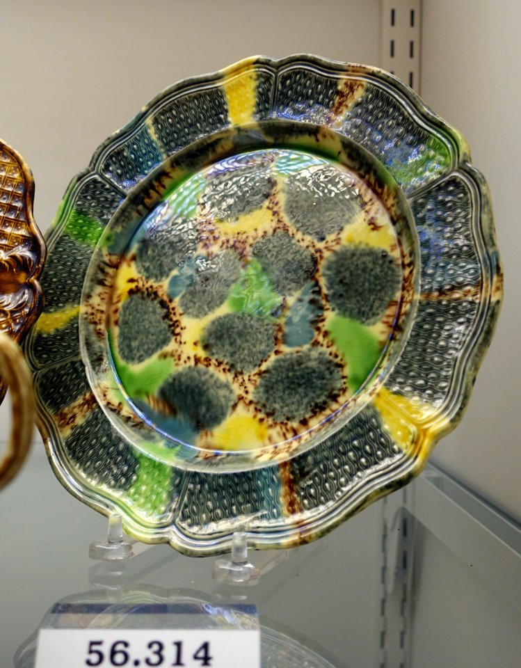 Plate, Staffordshire, England, 1760-1770, creamware with sponged underglaze metalic oxides, HD 56.314 - Flynt Center of Early New England Life - Deerfield, Massachusetts - DSC04477
