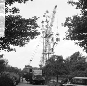 Plastiek van Harry op de Laak geplaatst in het Vondelpark, Bestanddeelnr 917-8343
