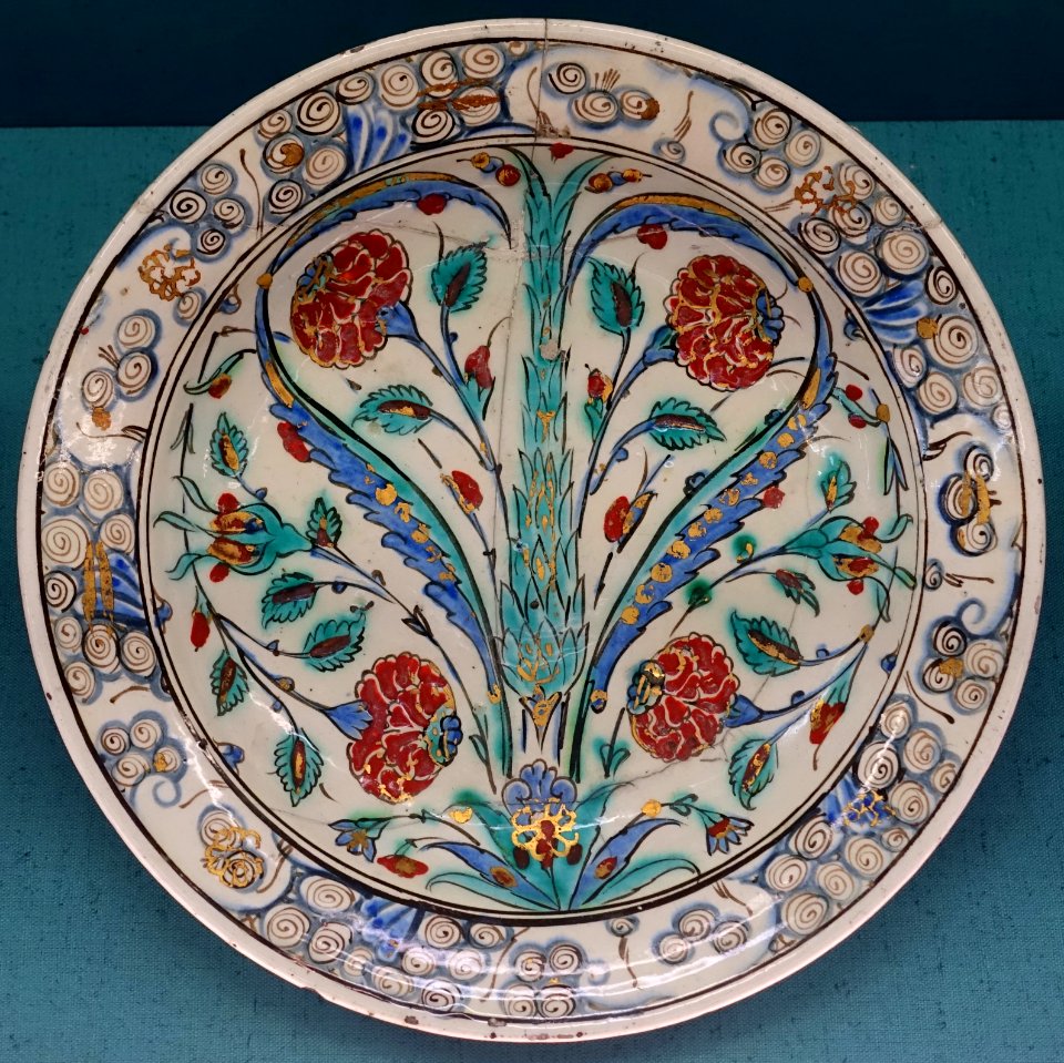 Plate, Iznik, Turkey, 1550-1600, faience - Germanisches Nationalmuseum - Nuremberg, Germany - DSC03230