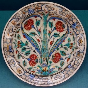 Plate, Iznik, Turkey, 1550-1600, faience - Germanisches Nationalmuseum - Nuremberg, Germany - DSC03230 photo