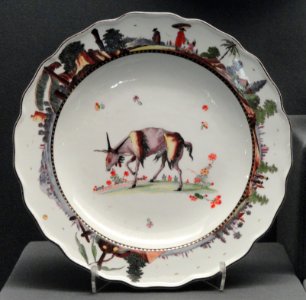 Plate, c. 1740, Meissen, hard-paste porcelain, overglaze enamels, gilding - Gardiner Museum, Toronto - DSC00921