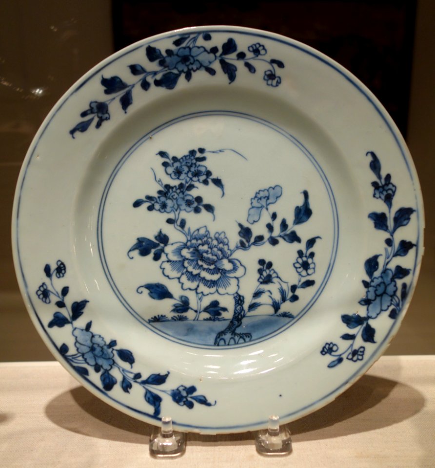 Plate, made in China, 1725-1740, porcelain - Winterthur Museum - DSC01444