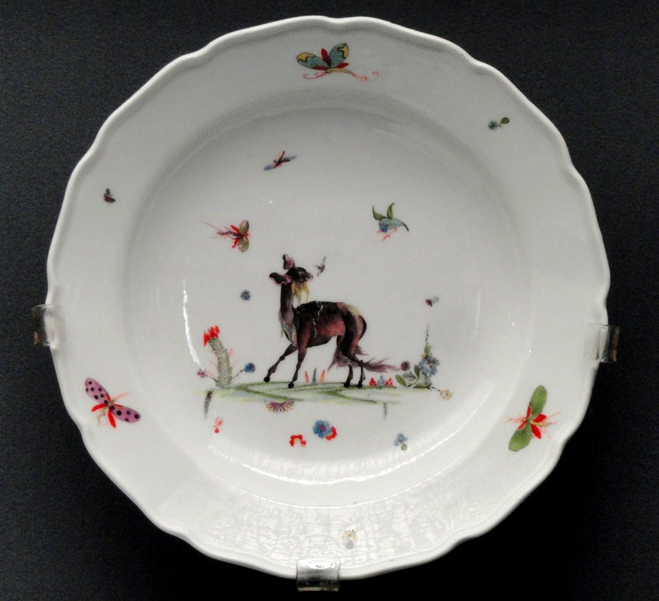 Plate, c. 1740, Meissen, hard-paste porcelain, overglaze enamels, gilding - Gardiner Museum, Toronto - DSC00920