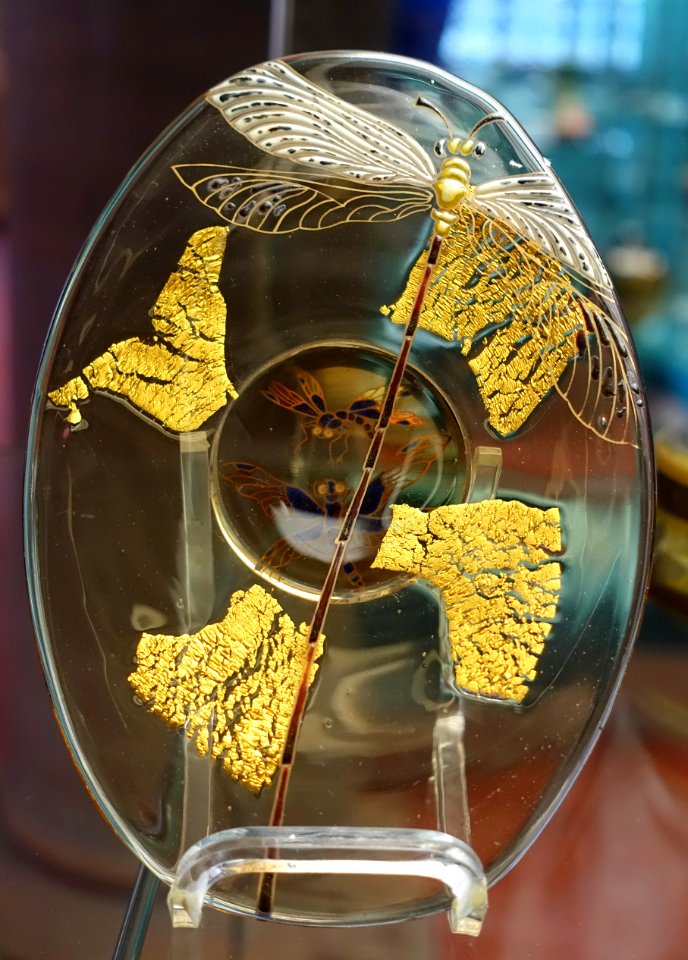 Plate, Emile Galle, Nancy, c. 1889, glass, gold particles, enamel - Germanisches Nationalmuseum - Nuremberg, Germany - DSC03154