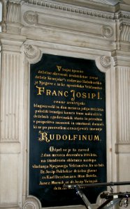 Plaque of the foundation of the National Museum of Slovenia, in Slovenian