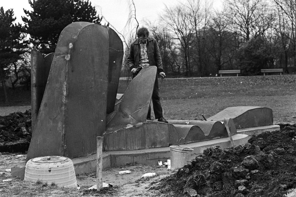 Plastiek van Bart van der Weijer in Beatrixpark, Amsterdam Bart van der Weijer l, Bestanddeelnr 924-0839