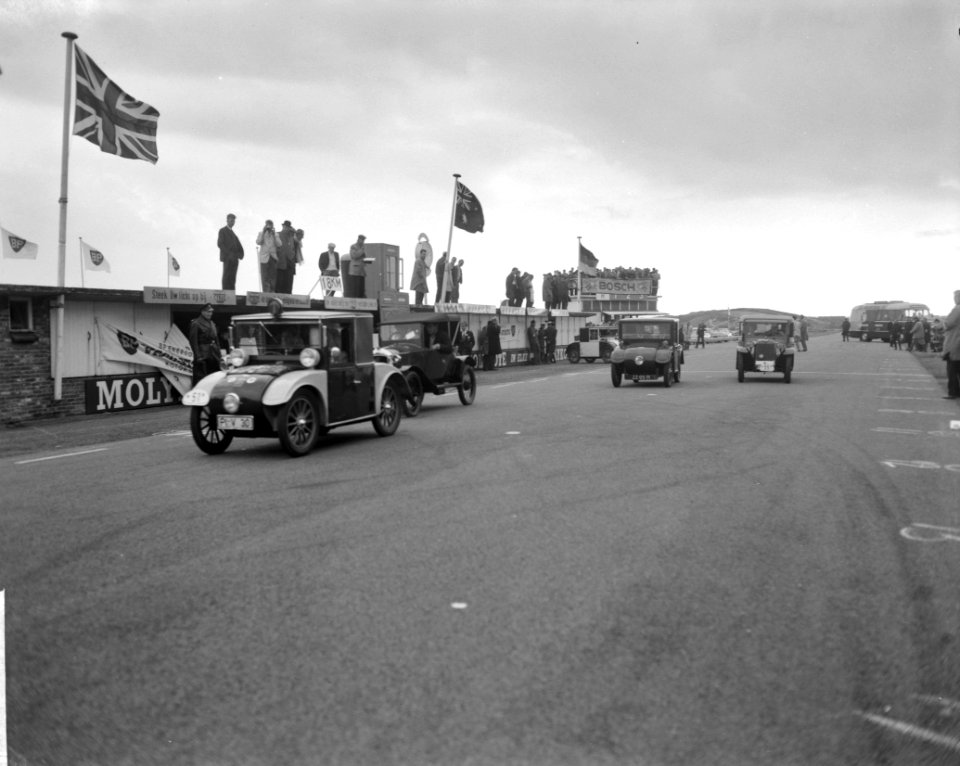 Pionier automobielclub hield Internationale Traditierit van Utrecht naar Zandvoo, Bestanddeelnr 914-4049