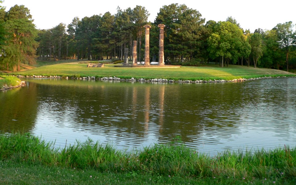 Pioneers Park (Lincoln) columns 1
