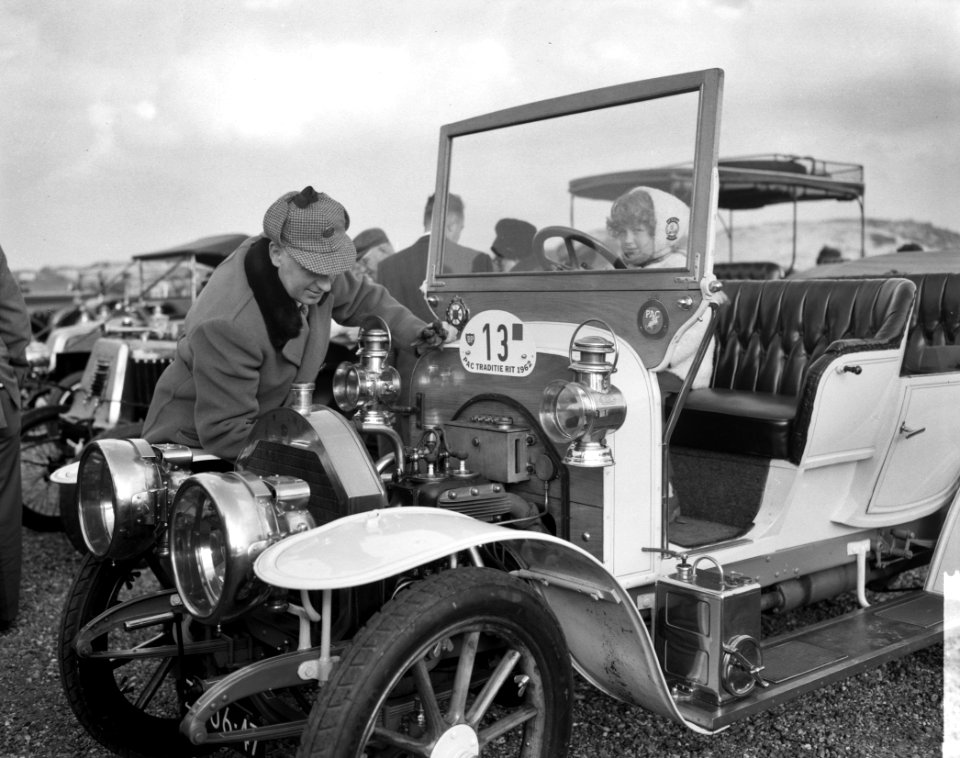 Pionier automobielclub hield Internationale Traditierit van Utrecht naar Zandvoo, Bestanddeelnr 914-4046