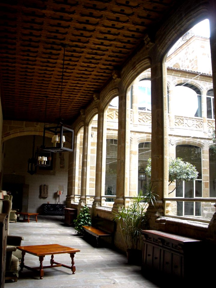 Plasencia - Claustro del Convento de San Vicente Ferrer (Parador de Turismo) 03