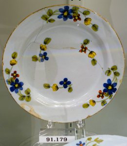 Plate, Liverpool, England, c. 1760, tin-glazed earthenware, HD 91.179 - Flynt Center of Early New England Life - Deerfield, Massachusetts - DSC04344