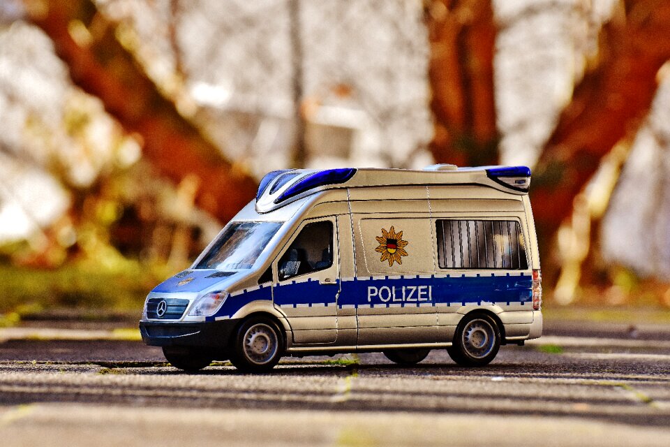 Blue light toys mercedes