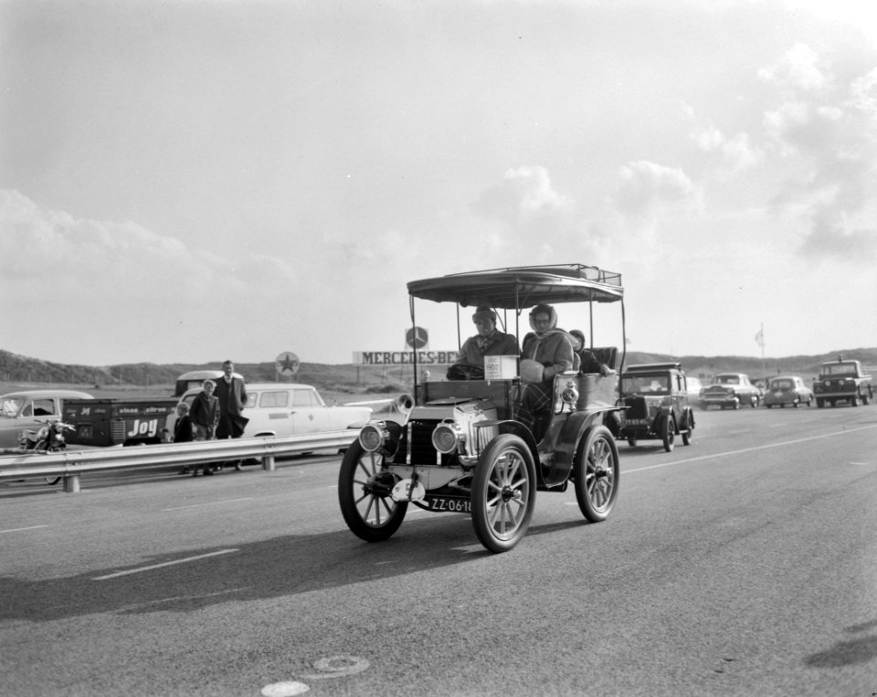 Pionier automobielclub hield Internationale Traditierit v Utrecht naar Zandvoort, Bestanddeelnr 914-4050