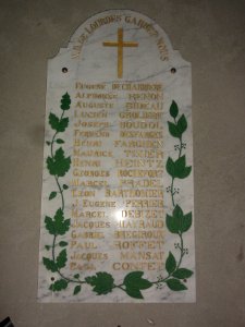 Pionsat (Puy-de-Dôme) église, plaque 2, monument aux morts