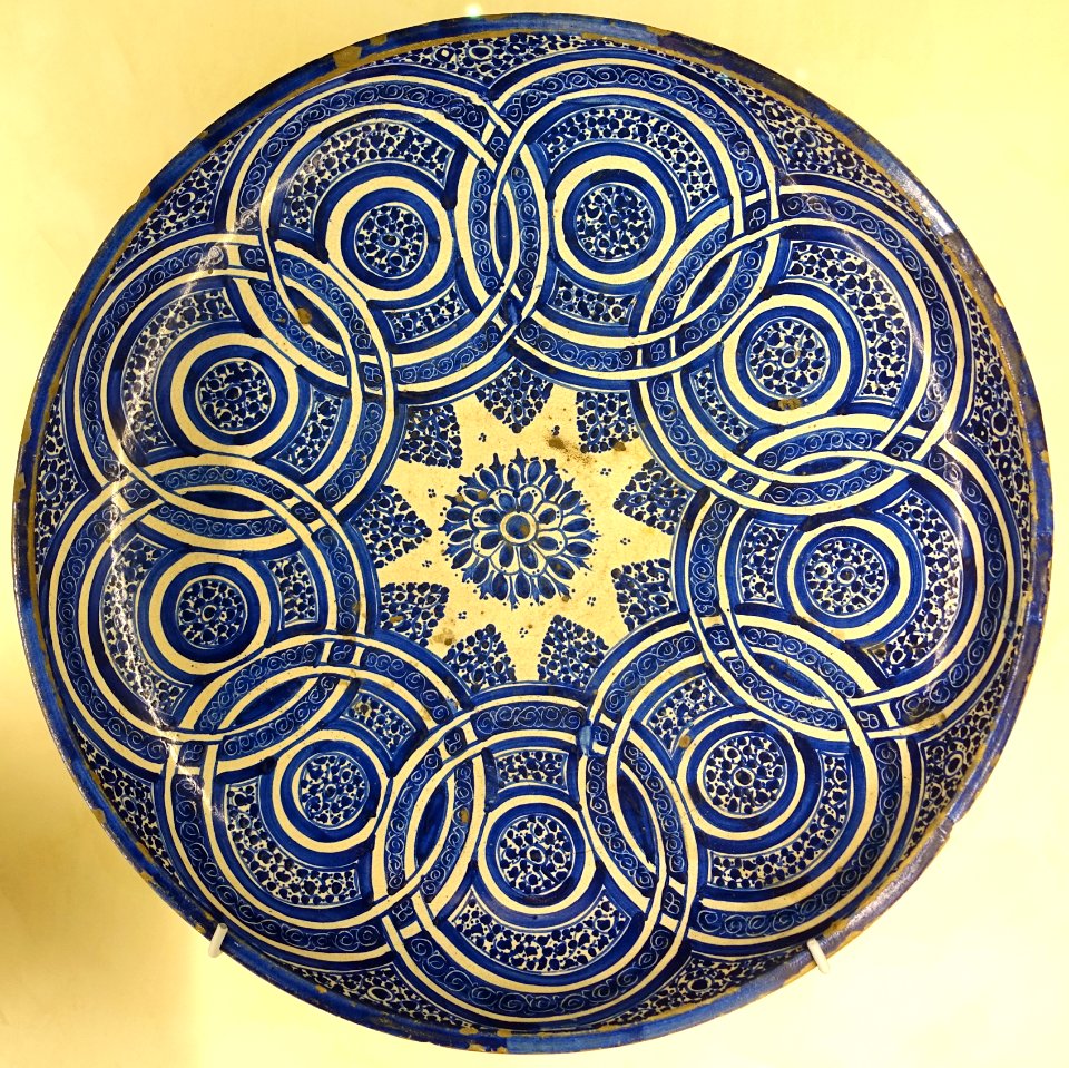 Plate, Fez, Morocco, 19th century AD, glazed ceramic - Cinquantenaire Museum - Brussels, Belgium - DSC09092