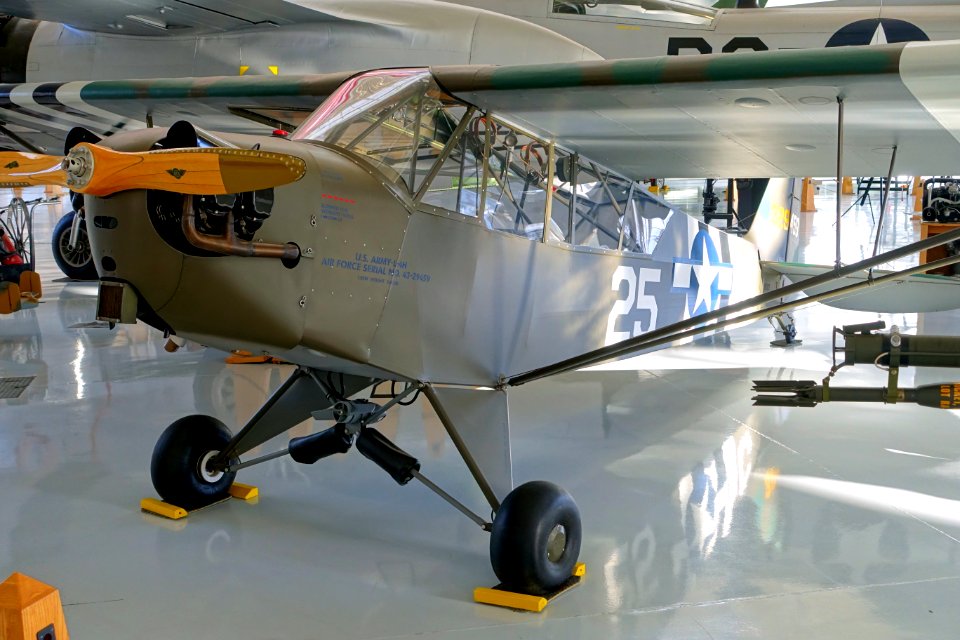 Piper L-4H Grasshopper, 1943 - Evergreen Aviation & Space Museum - McMinnville, Oregon - DSC00654