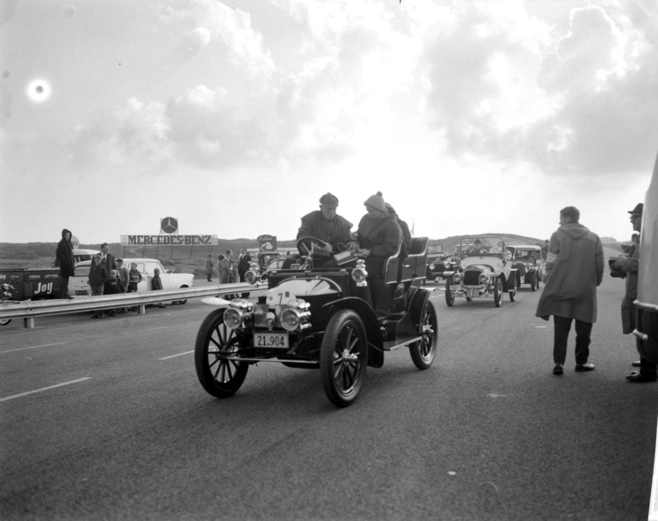 Pionier automobielclub hield Internationale Traditierit v Utrecht naar Zandvoort, Bestanddeelnr 914-4056