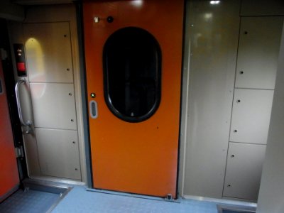 Pioneer 001 train interior - tambour and gangway door