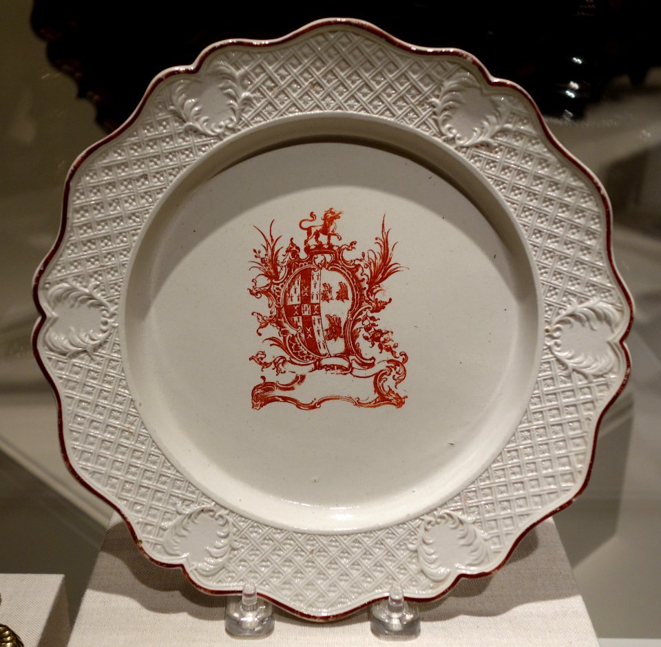 Plate, made in Staffordshire, England, possibly decorated in Liverpool, 1755-1765, salt-glazed stoneware - Winterthur Museum - DSC01442