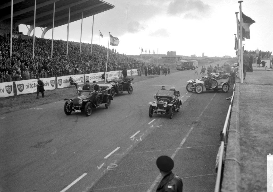 Pionier automobielclub hield Internationale Traditierit van Utrecht naar Zandvoo, Bestanddeelnr 914-4045