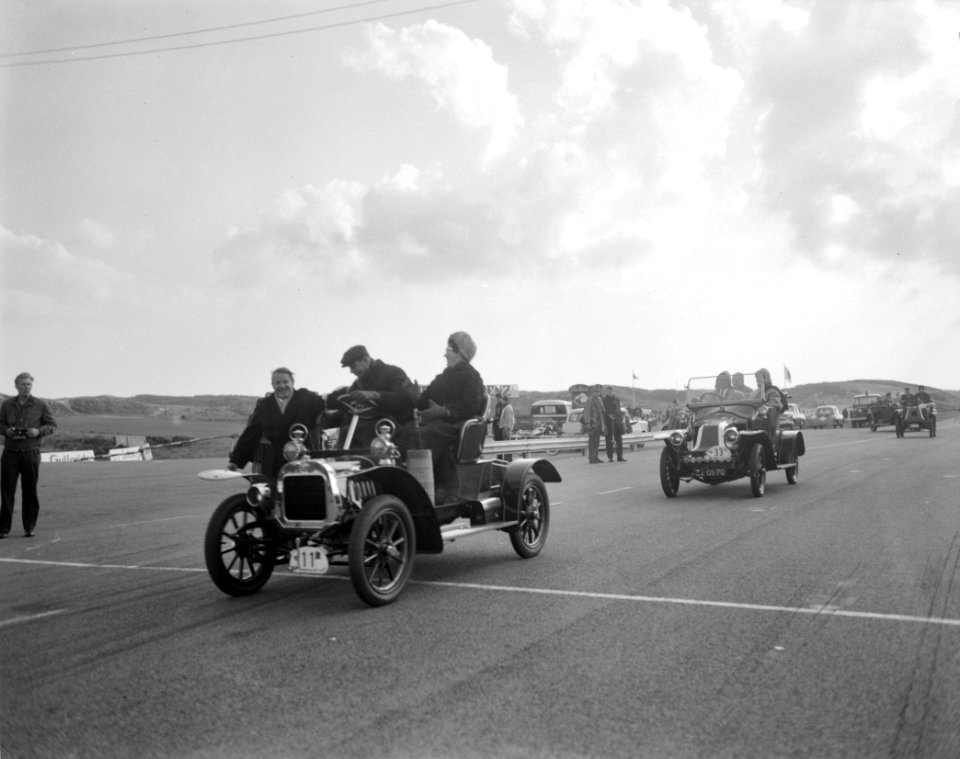 Pionier automobielclub hield Internationale Traditierit v Utrecht naar Zandvoort, Bestanddeelnr 914-4052