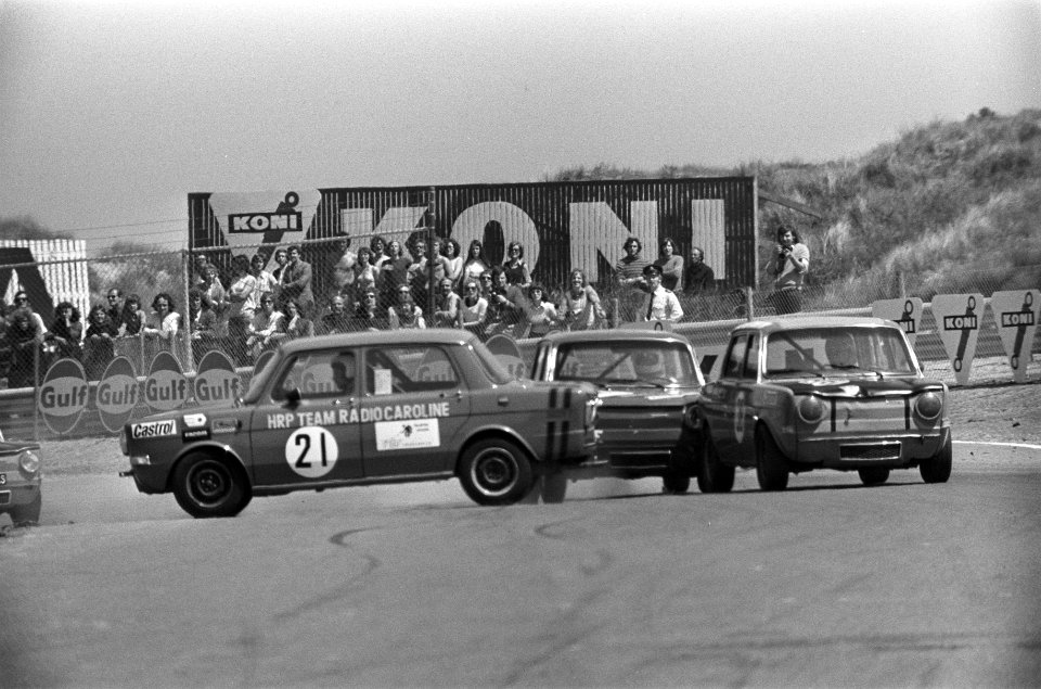 Pinksterraces op circuit Zandvoort, standaard toerwagens in aktie, Bestanddeelnr 926-4773