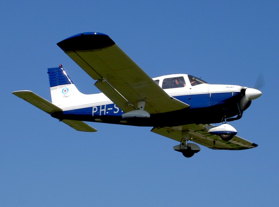 Piper PA-28-180 PH-SNE pic2 Archer