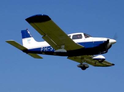 Piper PA-28-180 PH-SNE pic2 Archer