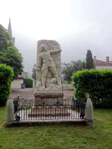 Pissos (Landes) monument aux morts