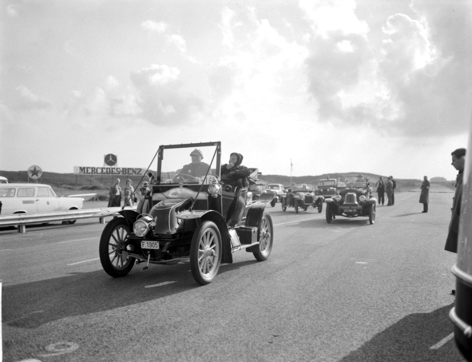 Pionier automobielclub hield Internationale Traditierit van Utrecht naar Zandvoo, Bestanddeelnr 914-4048